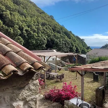 Дом отдыха Cantinho Da Ines Local